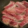 Смачна тушкована капуста зі свинячими реберцями на сковороді